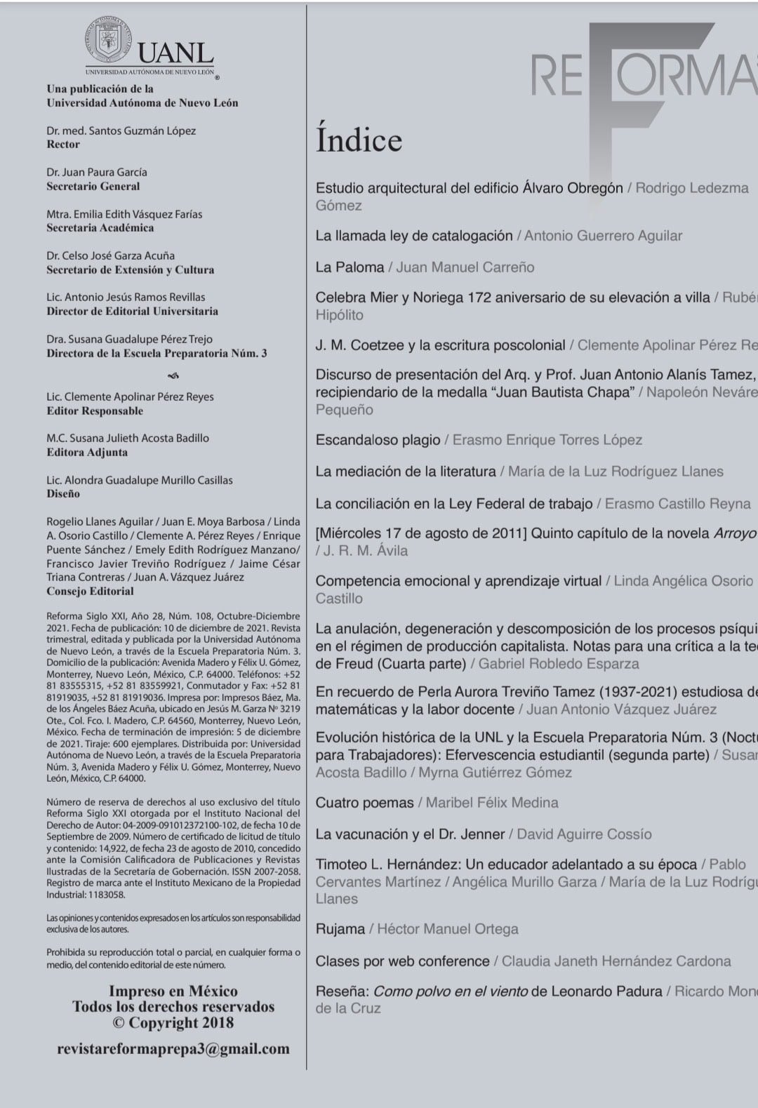 Escultura de madera artística en el aula de la Universidad Autónoma de Nuevo León.